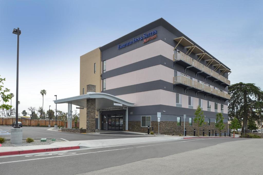 Fairfield Inn & Suites by Marriott Santa Cruz Main image 1